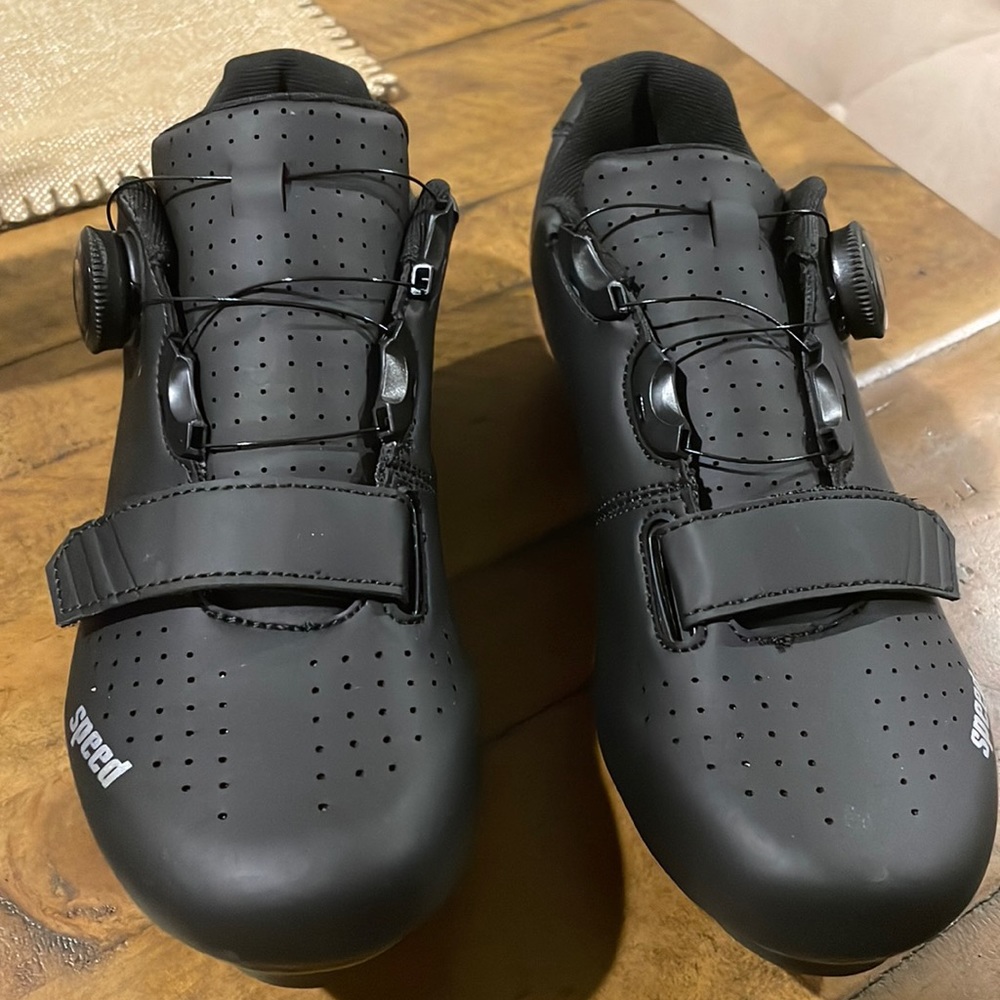 Speed cycling shoes brand new condition, worn once!